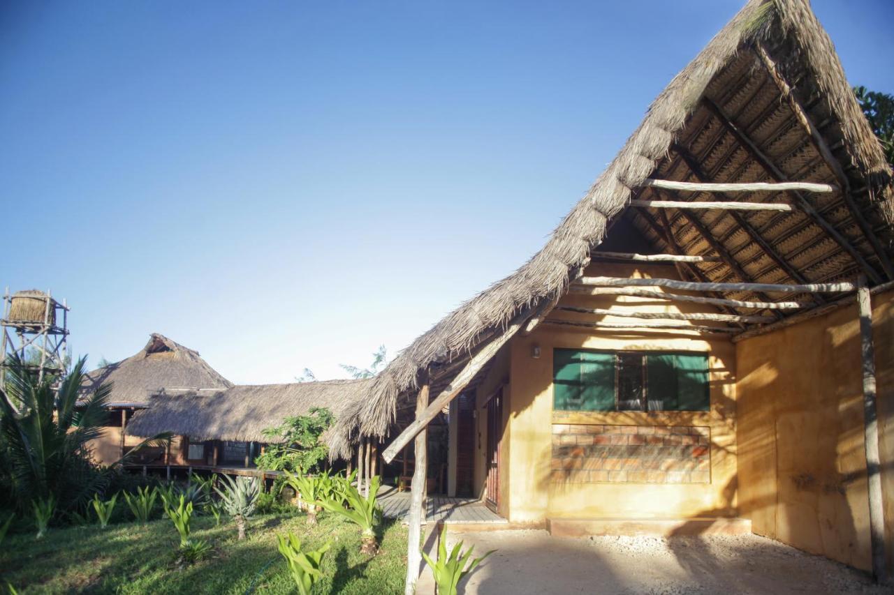 Tofinho Beach House Apartments Inhambane Exteriör bild