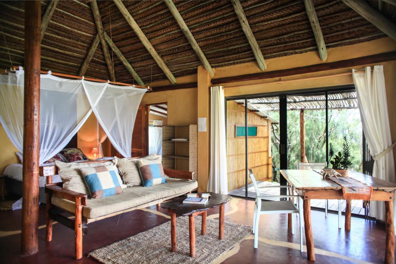 Tofinho Beach House Apartments Inhambane Exteriör bild